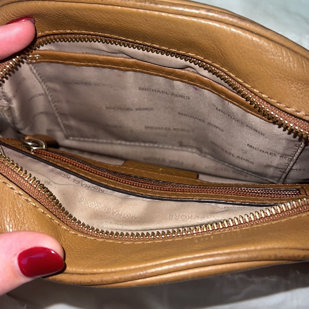 Michael Kors crossbody purse - Picture 3 of 7